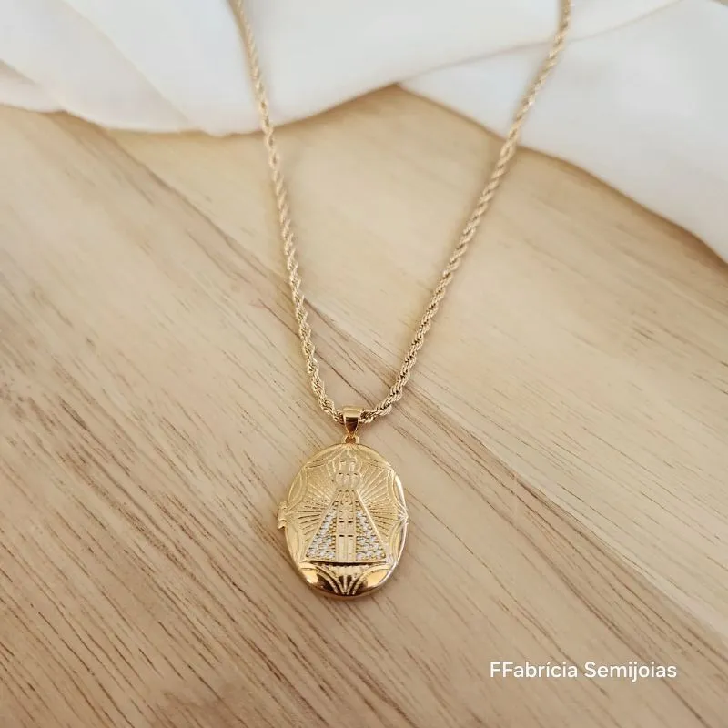 COLAR CORRENTE BAIANA 40CM COM PINGENTE RELICÁRIO NOSSA SENHORA APARECIDA CRAVEJADO EM MICROZIRCÔNIAS CRISTAL