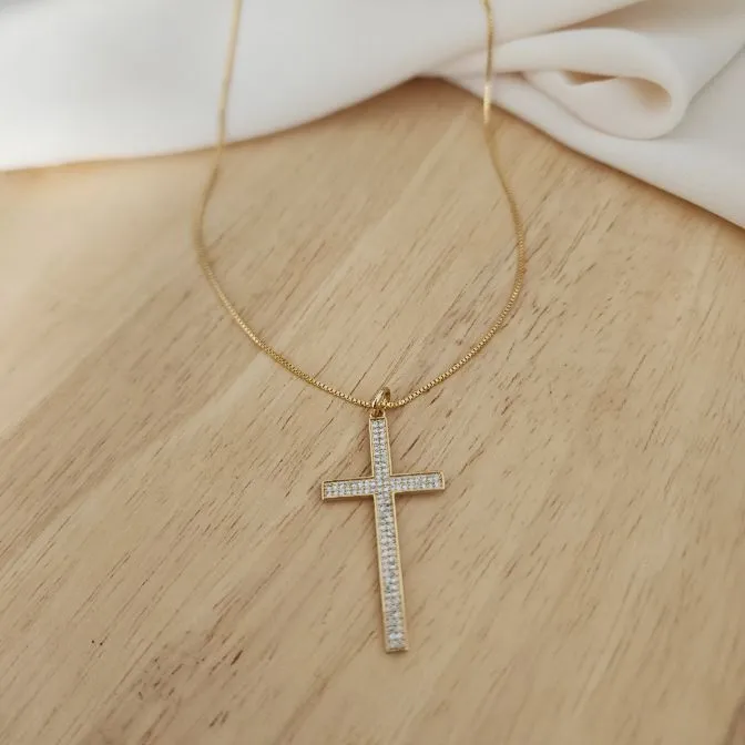 COLAR DOURADO CRUZ CRAVEJADA EM MICROZIRCÔNIAS CRISTAl