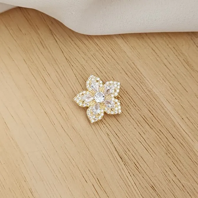 PINGENTE CHARM DOURADO FLÔR CRAVEJADO EM ZIRCÔNIAS