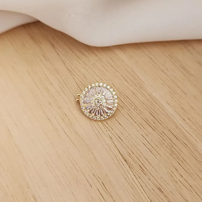 PINGENTE CHARM DOURADO PIZZA CRAVEJADO EM ZIRCÔNIAS