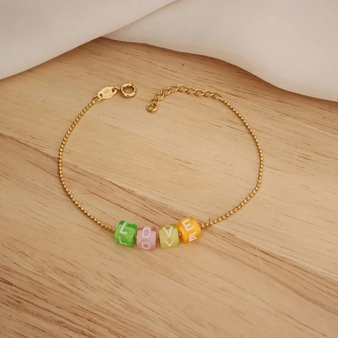 PULSEIRA BOLINHAS COM LETRAS COLORIDAS LOVE