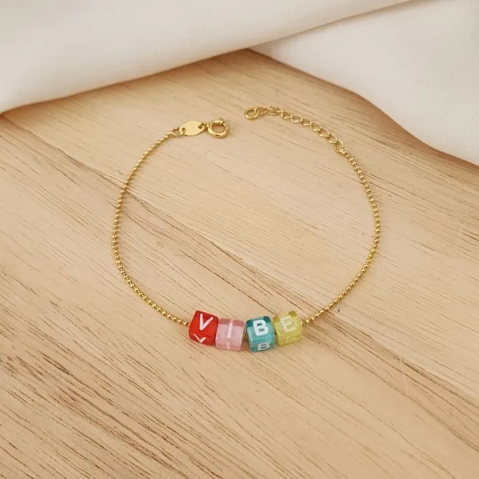 PULSEIRA BOLINHAS COM LETRAS COLORIDAS VIBE