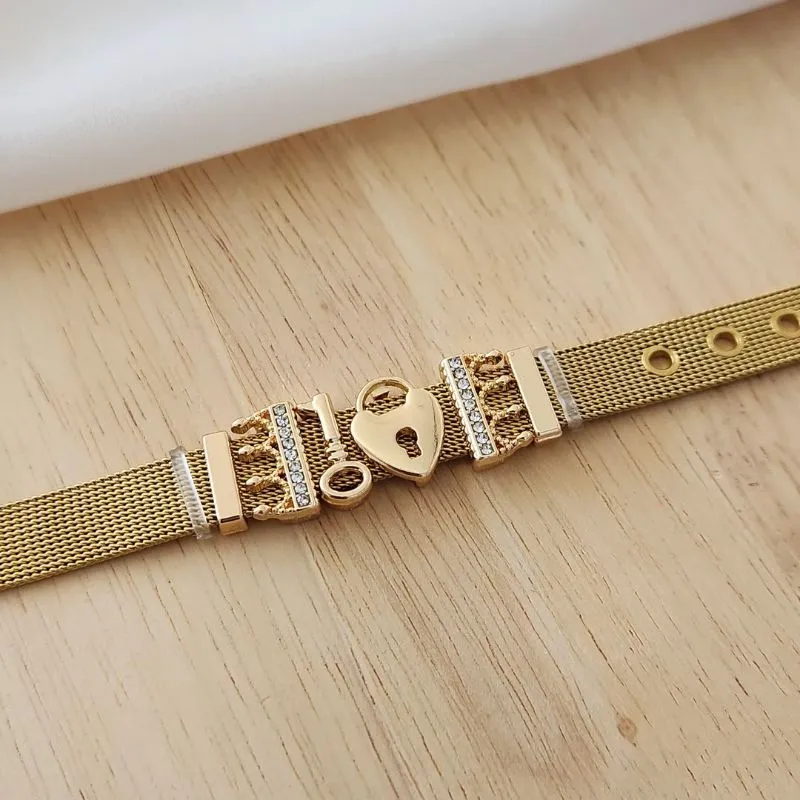 PULSEIRA RELÓGIO AÇO DOURADO AJUSTÁVEL COM CHARMS COROAS/CHAVE/CADEADO