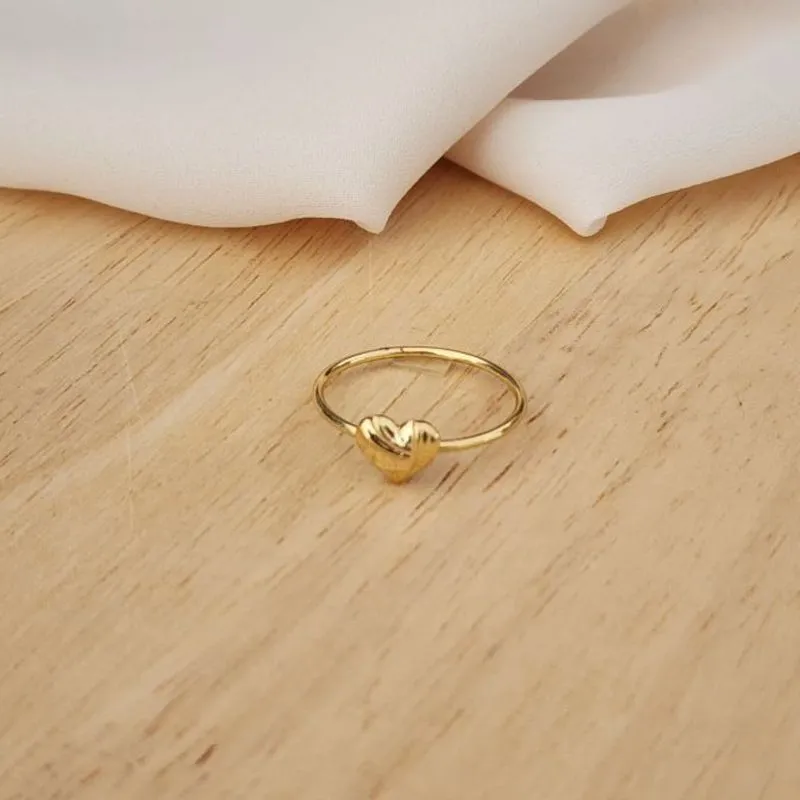 ANEL CORAÇÃO COM DETALHE BANHO DOURADO