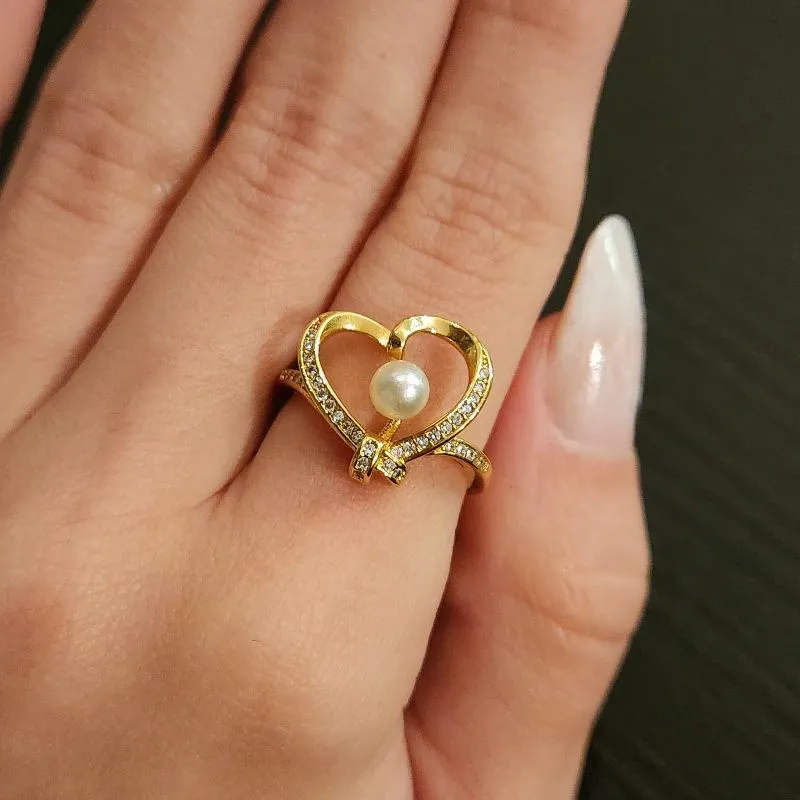 ANEL DOURADO CORAÇÃO COM PÉROLA CRAVEJADO MICROZIRCÔNIAS CRISTAL