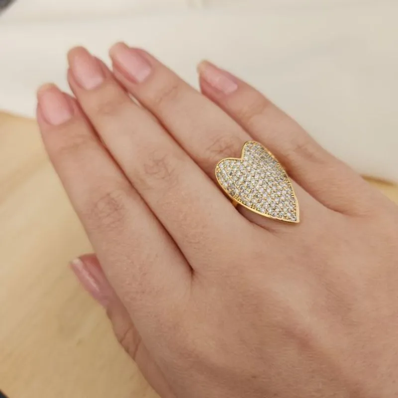 ANEL DOURADO CORAÇÃO GRANDE CRAVEJADO EM MICROZIRCÔNIAS CRISTAL