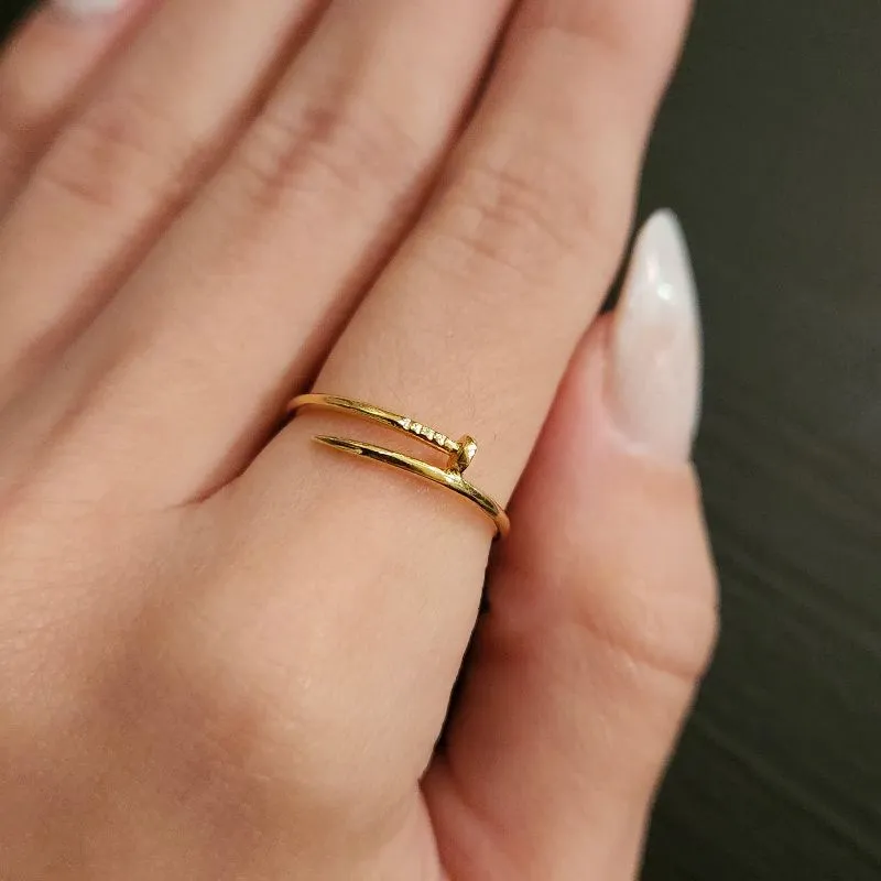 ANEL DOURADO ESTILO PREGO