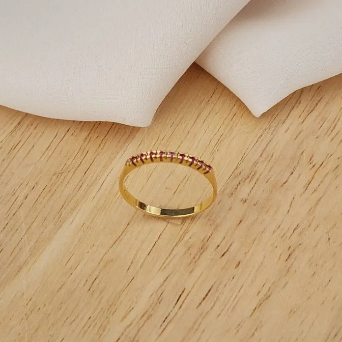 ANEL DOURADO MEIA ALIANÇA CRAVEJADO MICROZIRCÔNIAS ROSA