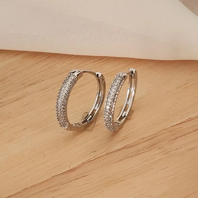 BRINCO ARGOLA CRAVEJADA MICROZIRCÔNIAS