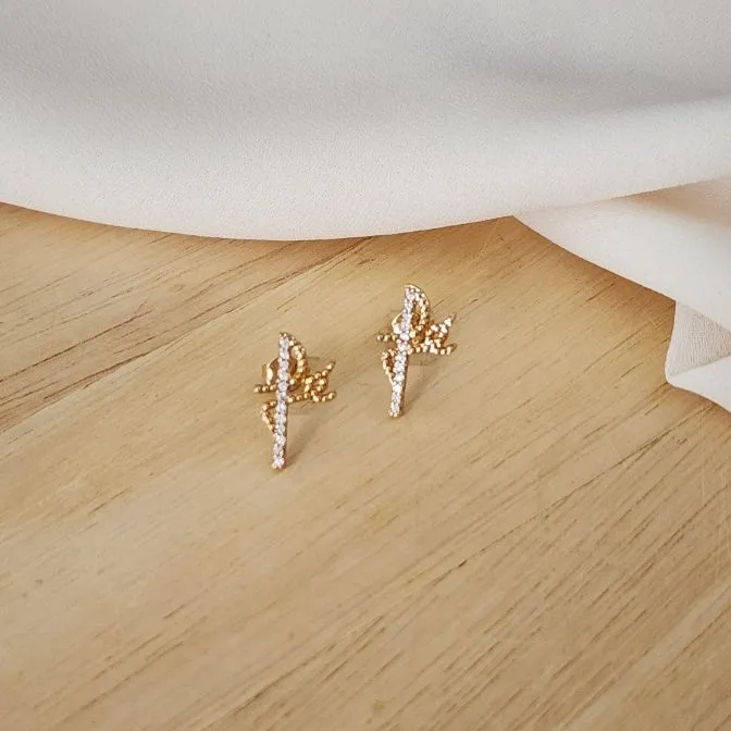BRINCO DOURADO FÉ CRAVEJADO EM MICROZIRCÔNIAS