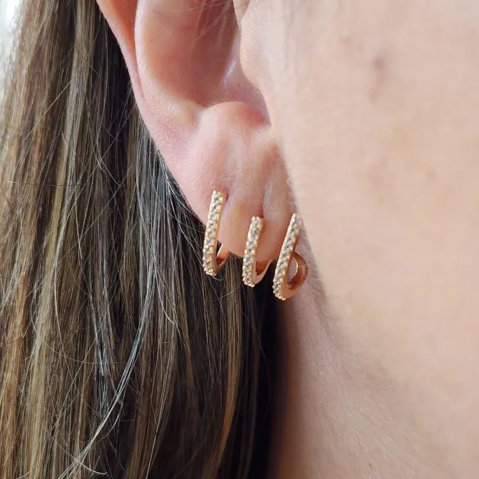 BRINCO EAR CUFF TRÊS FIOS CRAVEJADOS EM ZIRCÔNIAS