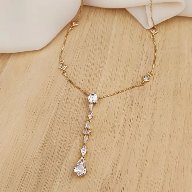 COLAR GRAVATA DOURADO