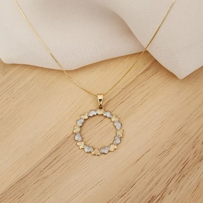 COLAR PINGENTE CORAÇÃO VAZADO DETALHES PRATA E DOURADO