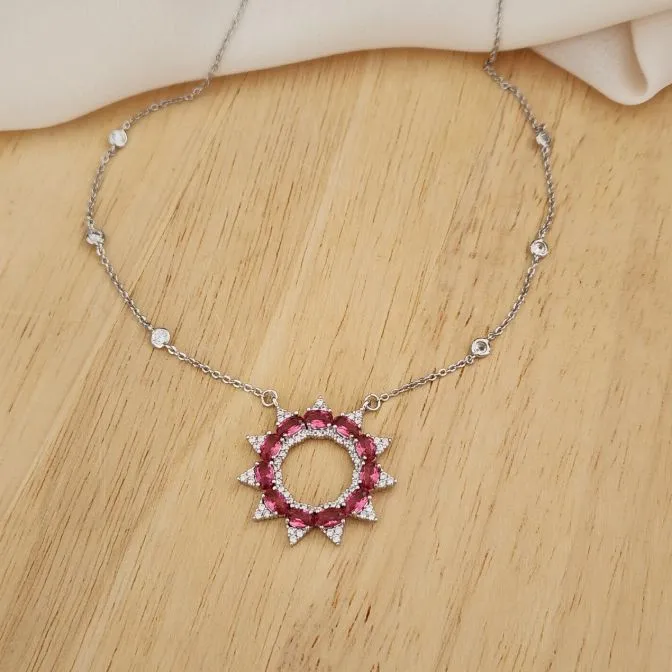 COLAR RÓDIO BRANCO PONTOS DE LUZ PINGENTE RAIOS DE SOL ZIRCÔNIAS ROSA