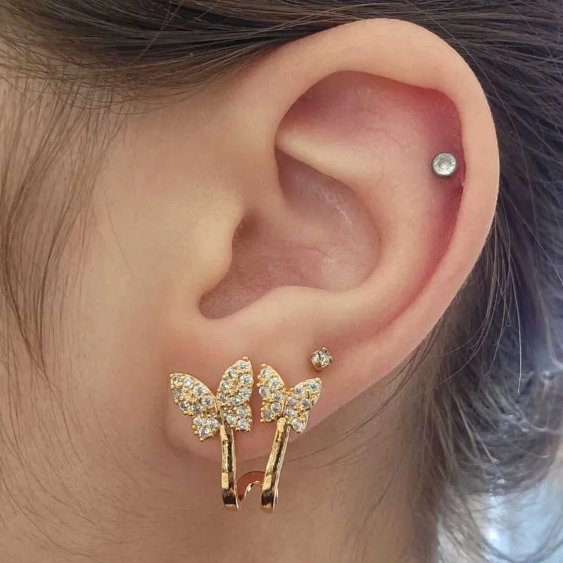 BRINCO EAR CUFF DUAS BORBOLETAS CRAVEJADAS EM MICROZIRCÔNIAS CRISTAL