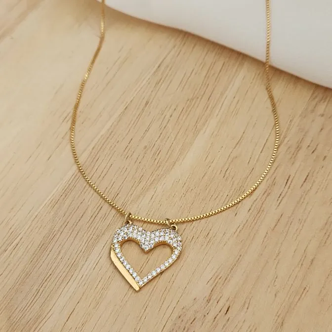 COLAR DOURADO PINGENTE CORAÇÃO CRAVEJADO MICROZIRCÔNIAS CRISTAL