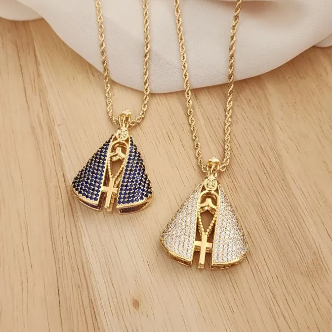 COLAR CORDA BAIANA 40CM PINGENTE NOSSA SENHORA APARECIDA DOIS LADOS CRAVEJADOS CRISTAL E AZUL