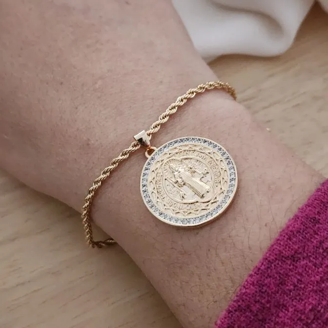 PULSEIRA CORDA BAIANA PINGENTE SÃO BENTO CRAVEJADO EM ZIRCÔNIAS CRISTAL